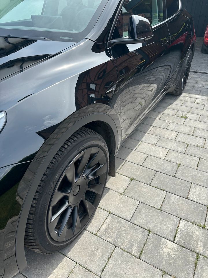 Tesla Model Y Long Range AWD schwarz Gigafactory Berlin in Waddeweitz