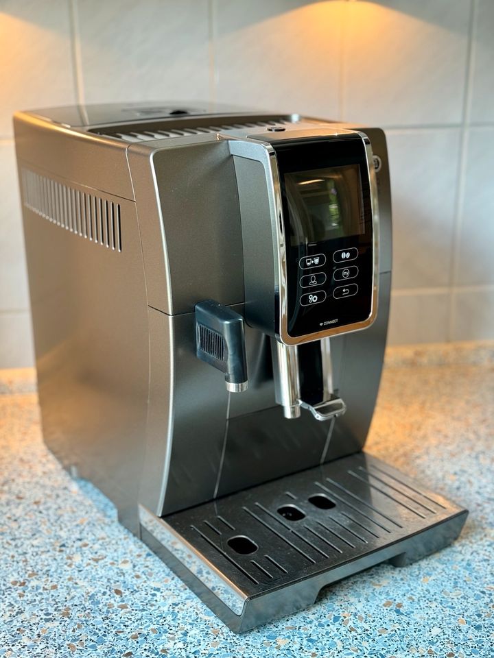 Kaffeevollautomat DeLonghi Dinamica Plus ECAM 370.95.T in Wiesbaden