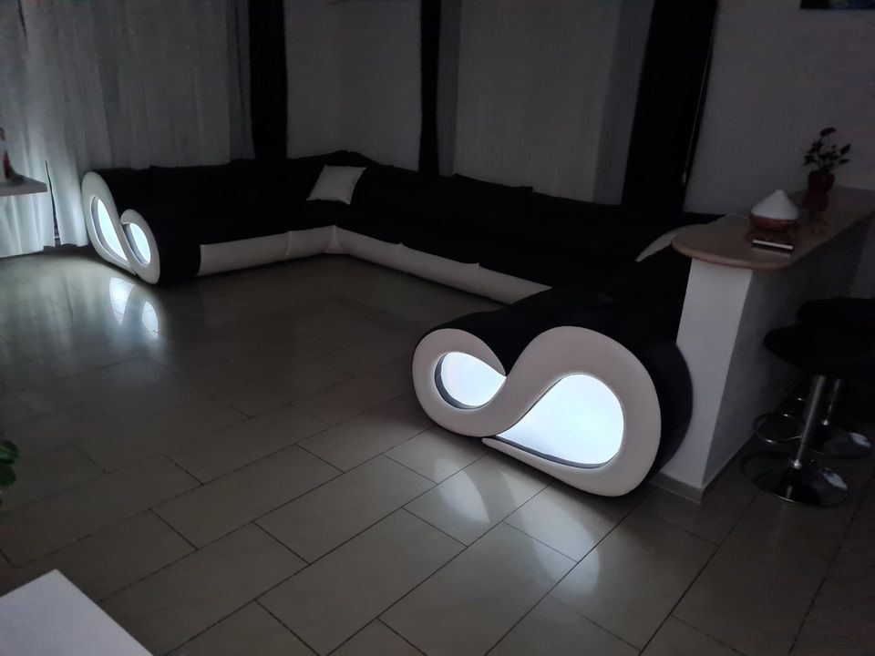 Designer Sofa mit LED Beleuchtung echt Leder U Form in Pöttmes