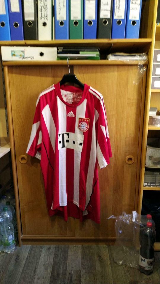 Sammlung Bayern Trikot Originalware in Neunburg