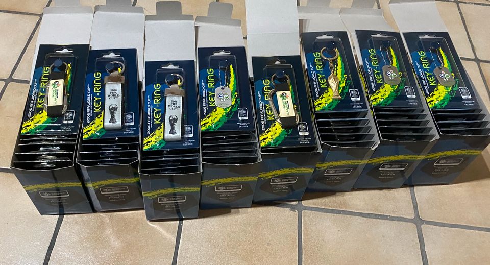 70x Schlüsselanhänger Anhänger FIFA WM NEU Restposten 8 Kartons in Gelsenkirchen