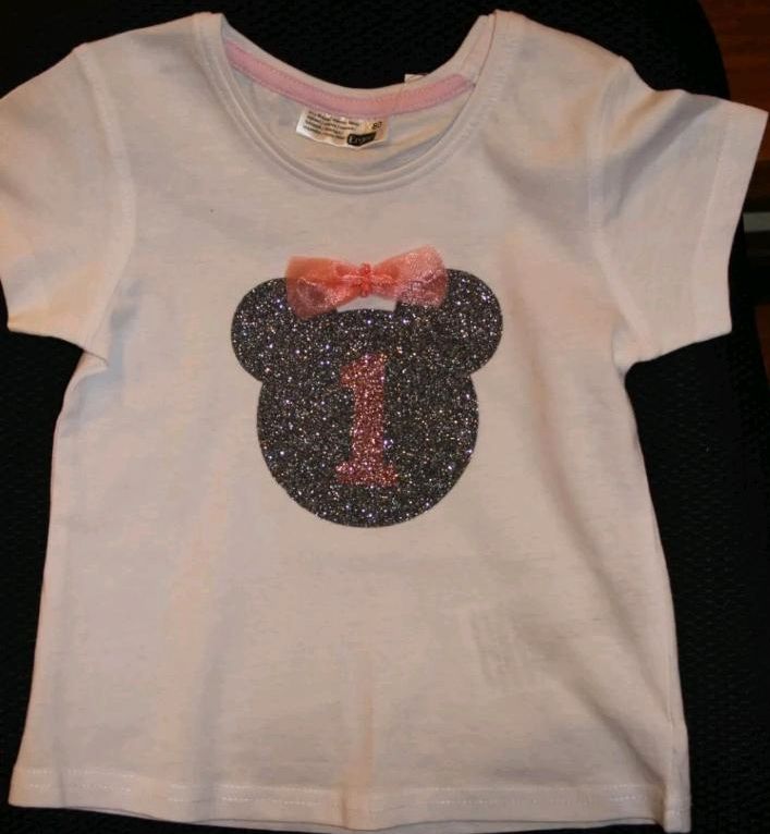 Baby T-Shirt zum Geburtstag Gestalten Vorname Zahl in Oberhausen