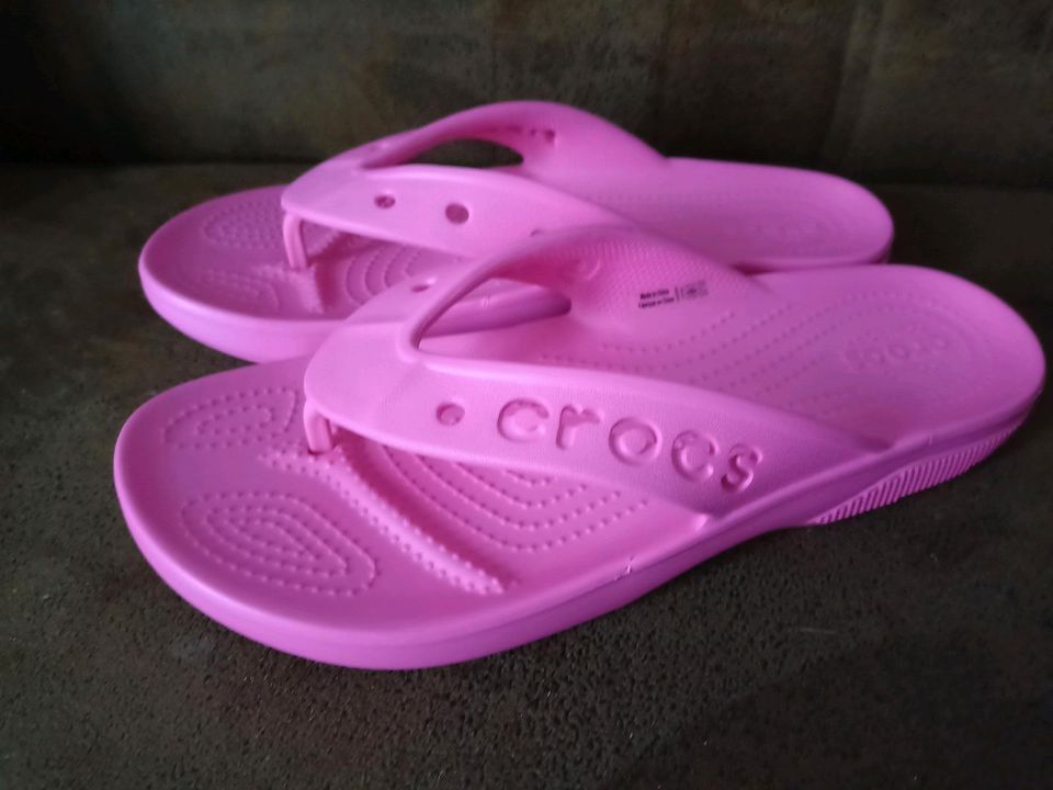 Crocs Sandalen Zehentrenner Badelatschen in Herne