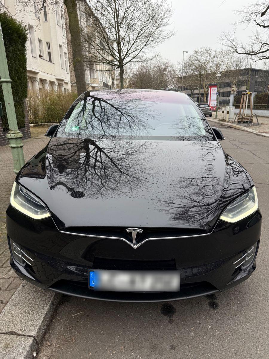 Abbildung des Autos Tesla Tesla Model X,  Le…