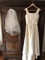 Brautkleid/Hochzeitskleid aus Seide, Schleier, Handschuhe, 36 Köln - Rodenkirchen Vorschau