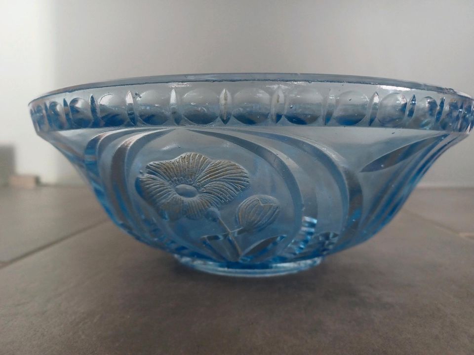 DDR GLAS SCHALE BLAU ALT MUSTER BLUMEN in Erlau