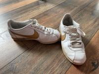 Nike „Cortez“, Farbe weiß / gold, Größe 38 Hessen - Gießen Vorschau