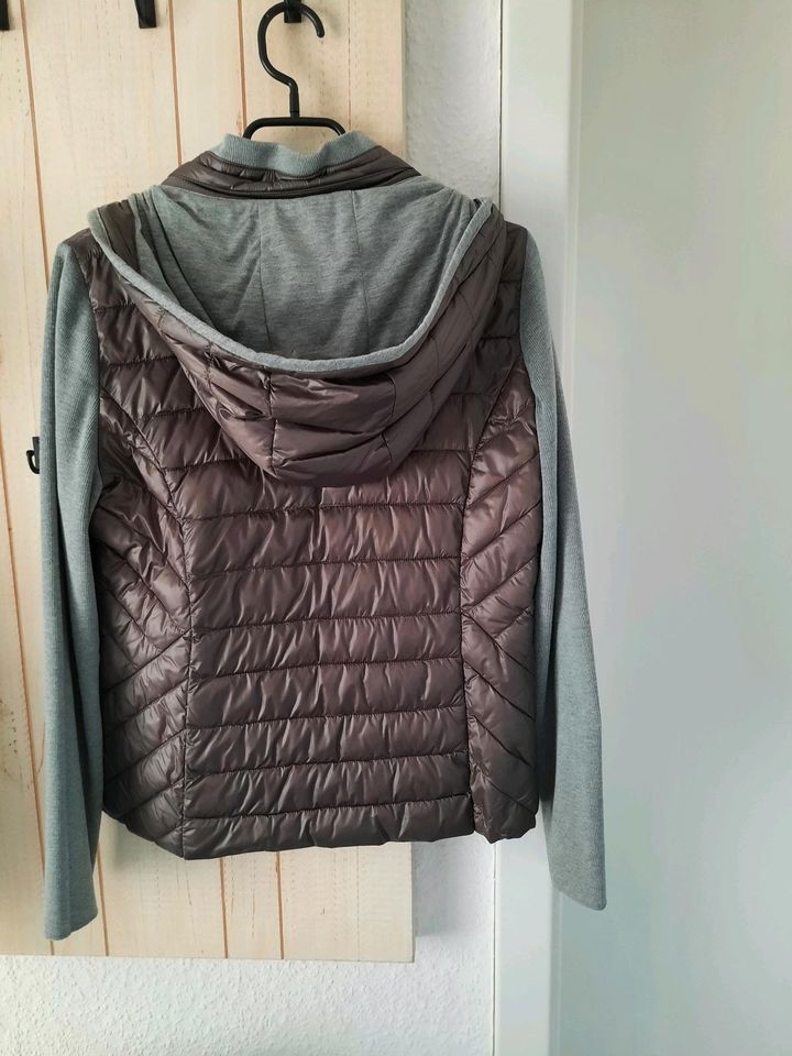 Damen Jacke mit Kapuze in Lippetal