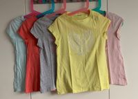 Fünf Mädchen-T-Shirts in Gr. 126 Schleswig-Holstein - Osterrönfeld Vorschau