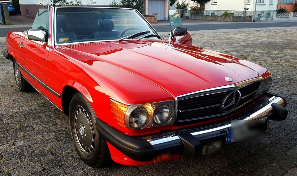 Mercedes - SL 560 R107 mit H Zulassung – Fahren wie Bobby Ewing in Limburg