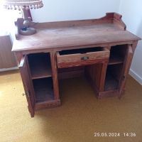 Schreibtisch aus Holz mit viel Stauraum, älteres Modell Hessen - Höchst im Odenwald Vorschau