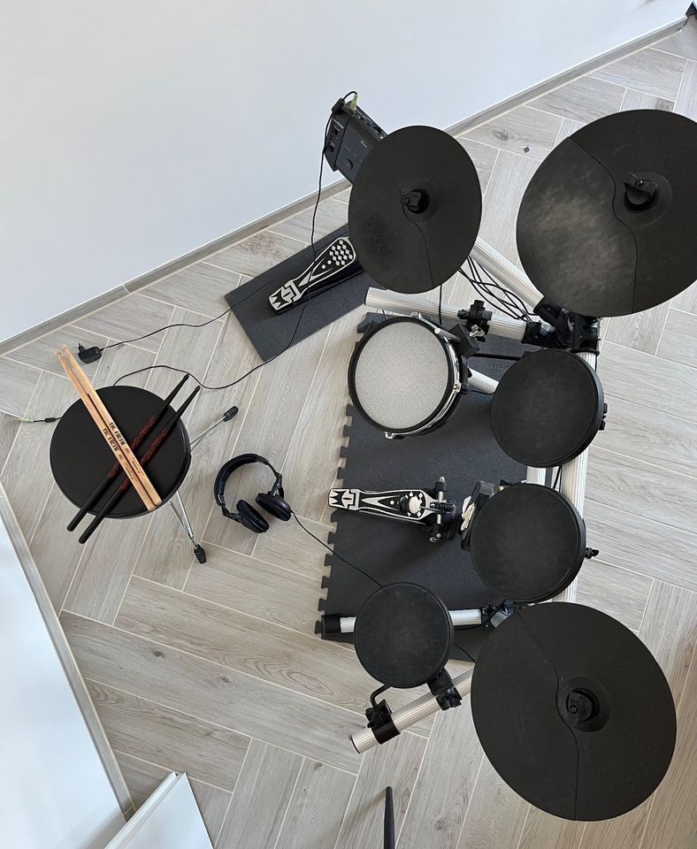 E-Drumset XDrum DD-402 Komplettset (mit Profi-Snaredrum!) in Ingolstadt