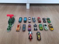 Hot Wheels Auto 16 Autos und Abschussrampe Hessen - Nidda Vorschau