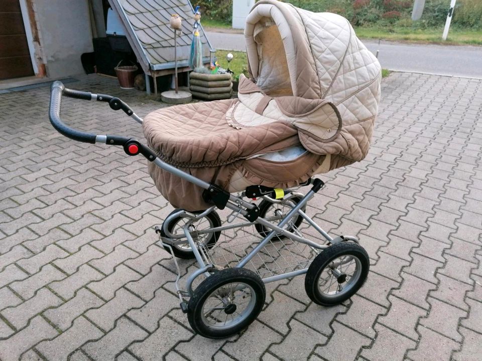 Kinderwagen in Klingenberg (Sachsen)