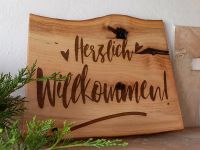 Handmade Eingangsdeko aus Holz mit Gravur Bayern - Pfaffing Vorschau
