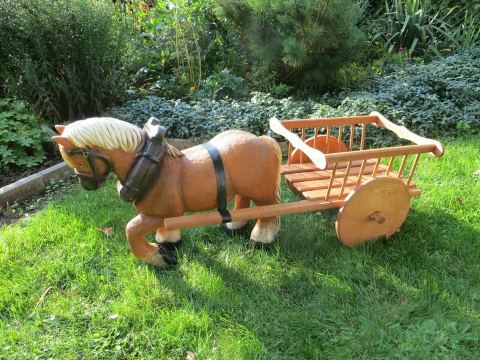 Pferd mit Wagen inkl. Versand 1,27m aus Polyresin / Kiefernholz in Wimmelburg