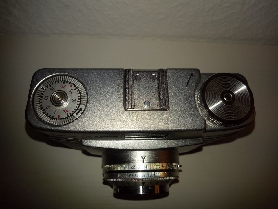 Fotoapparat alt Zeiss Ikon Continette mit Ledertasche Blitzgerät in Dieblich