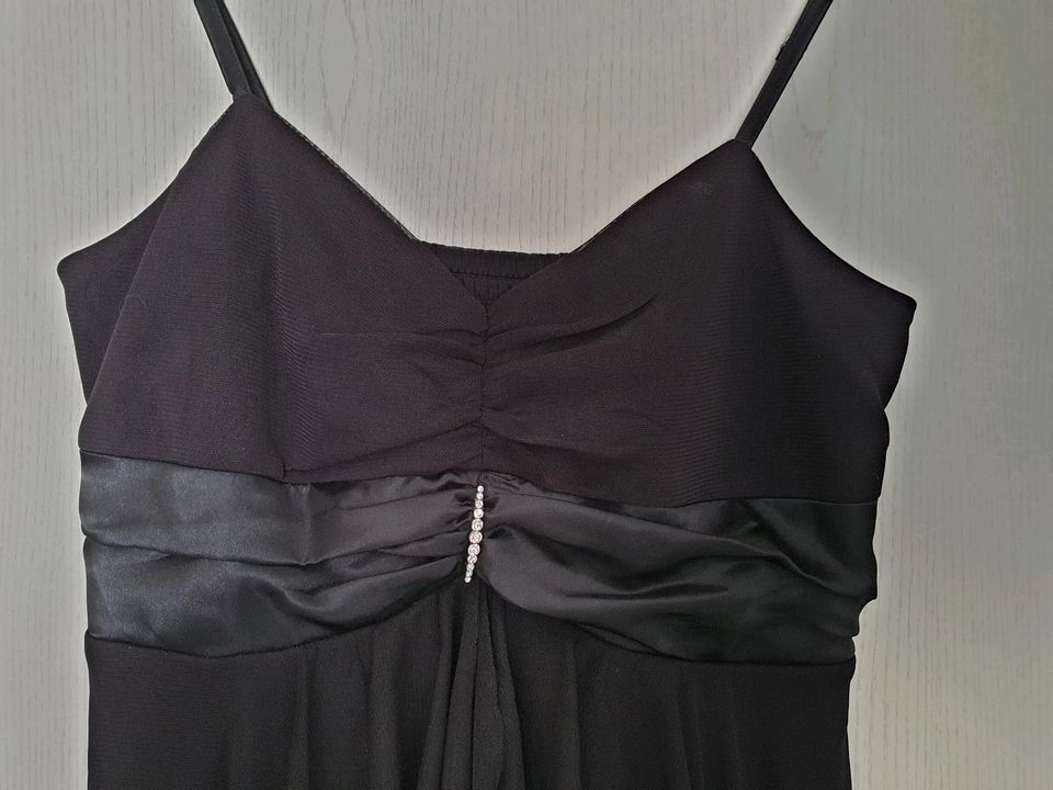 Abendkleid Kleid schwarz Volants Strass Gr. 40 in Bergheim
