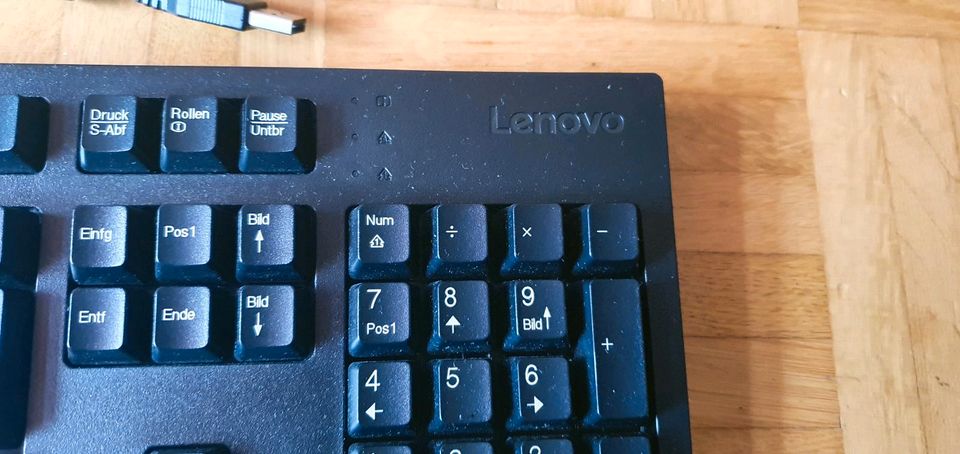 Computer Tastatur von Firma Lenovo in Essen