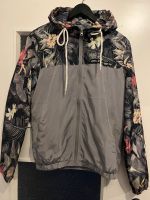 Windbreaker Jacke S 36 grau Nordrhein-Westfalen - Werdohl Vorschau