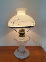 Lampe mit Glasschirm und Blumenmuster *antik* um 1900 Nordrhein-Westfalen - Halver Vorschau