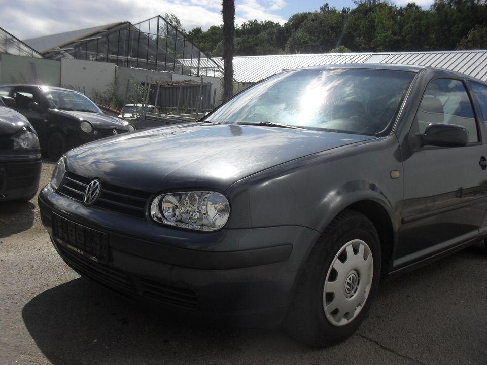 golf 4 mit 75ps tüv neu in Berlin