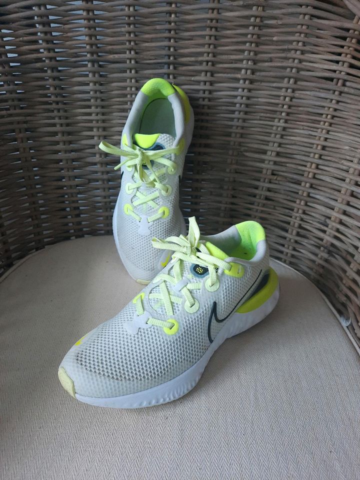 Nike Renew Run weiss Neongelb Joggen Läufer Gr 40 neuwertig Junge in Bayern  - Gräfendorf | eBay Kleinanzeigen ist jetzt Kleinanzeigen