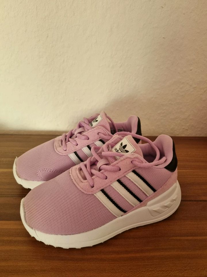 Adidas Schuhe 24 in Leer (Ostfriesland)