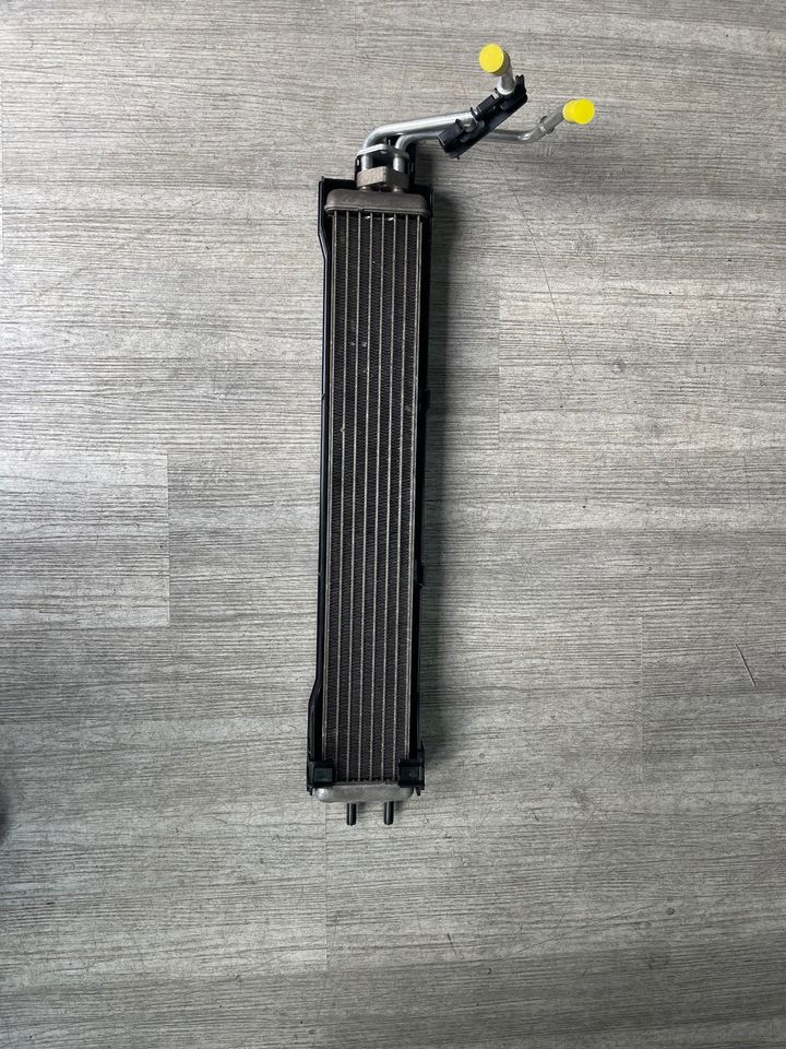 BMW X5 G05 GETRIEBEÖLKÜHLER TOP OEM 8697884 7160008789 KA387002 in Düsseldorf