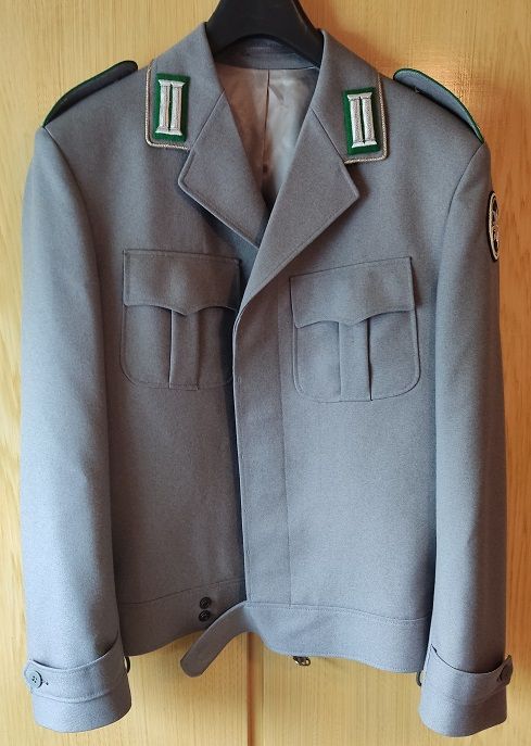 Uniformjacke BW Gebirgstruppe mit Bergmütze in Schönwald Oberfr.