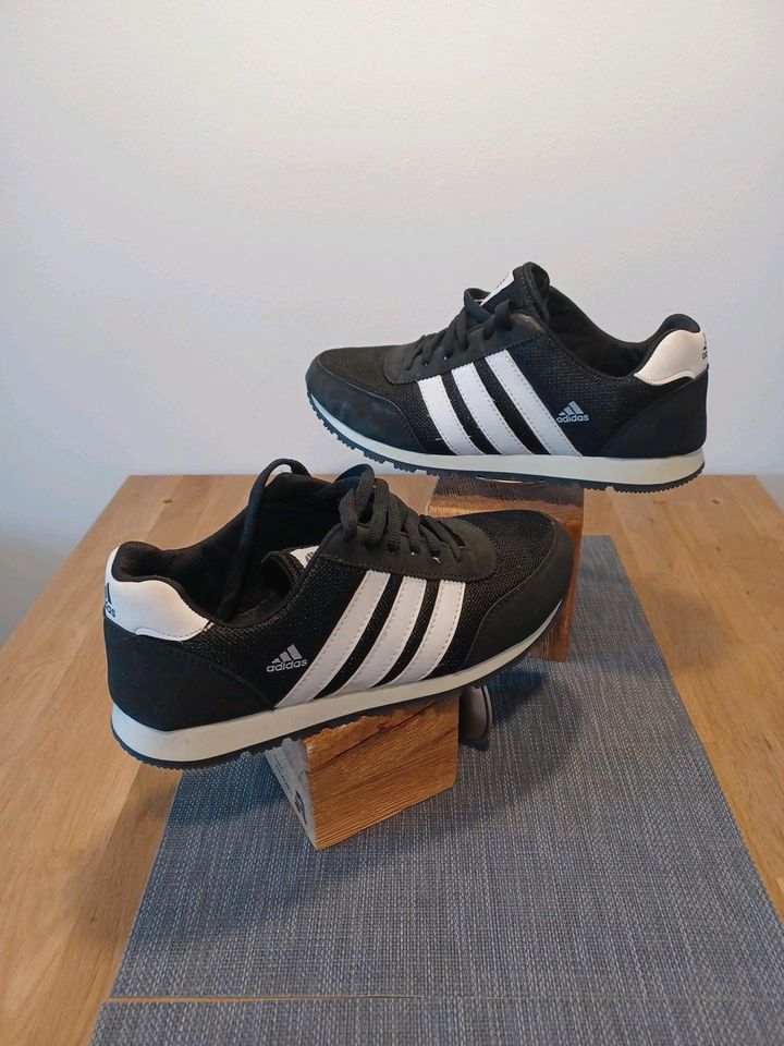 Adidas Schuhe in Berlin