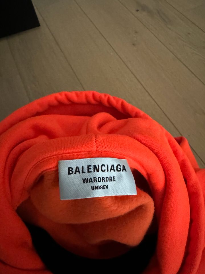 Balenciaga Kapuzen Pullover in Düsseldorf