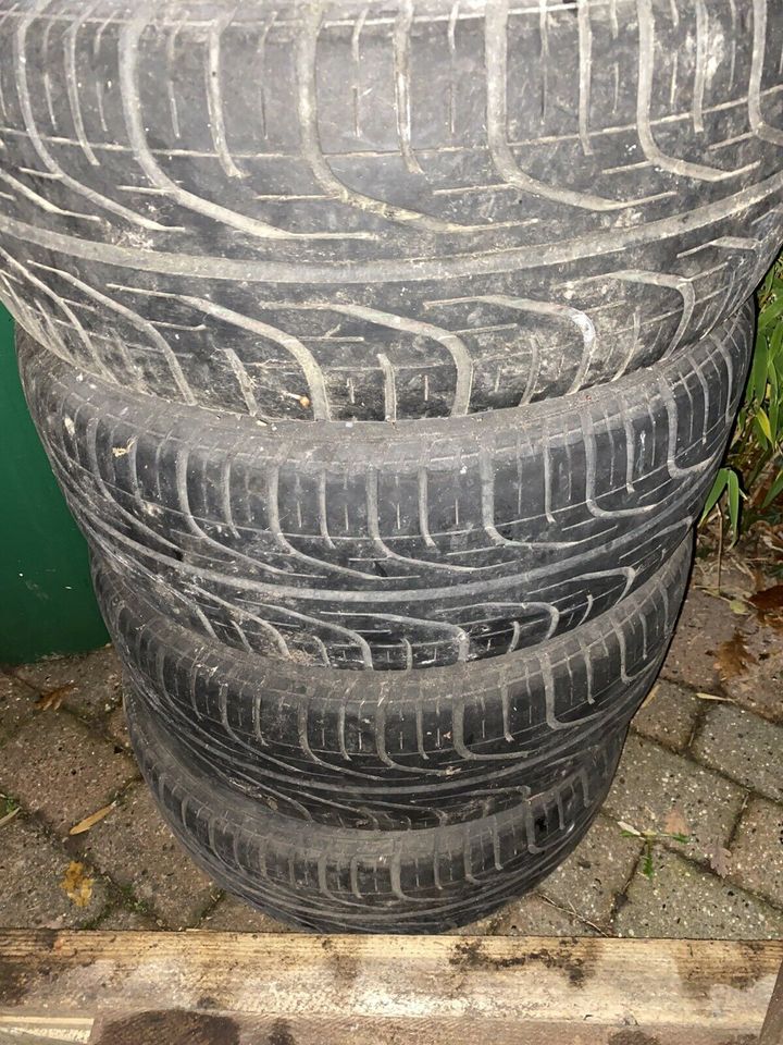 4 Originale Oldtimer Jaguar Alufelgen Pirelli Reifen 225 55 ZR 16 in Norderstapel