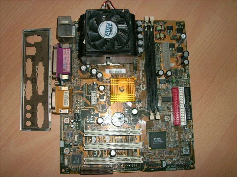 Mainboard Gigabyte GA-7VEML + AMD CPU Kühler Retro PC Thin Client in Uslar