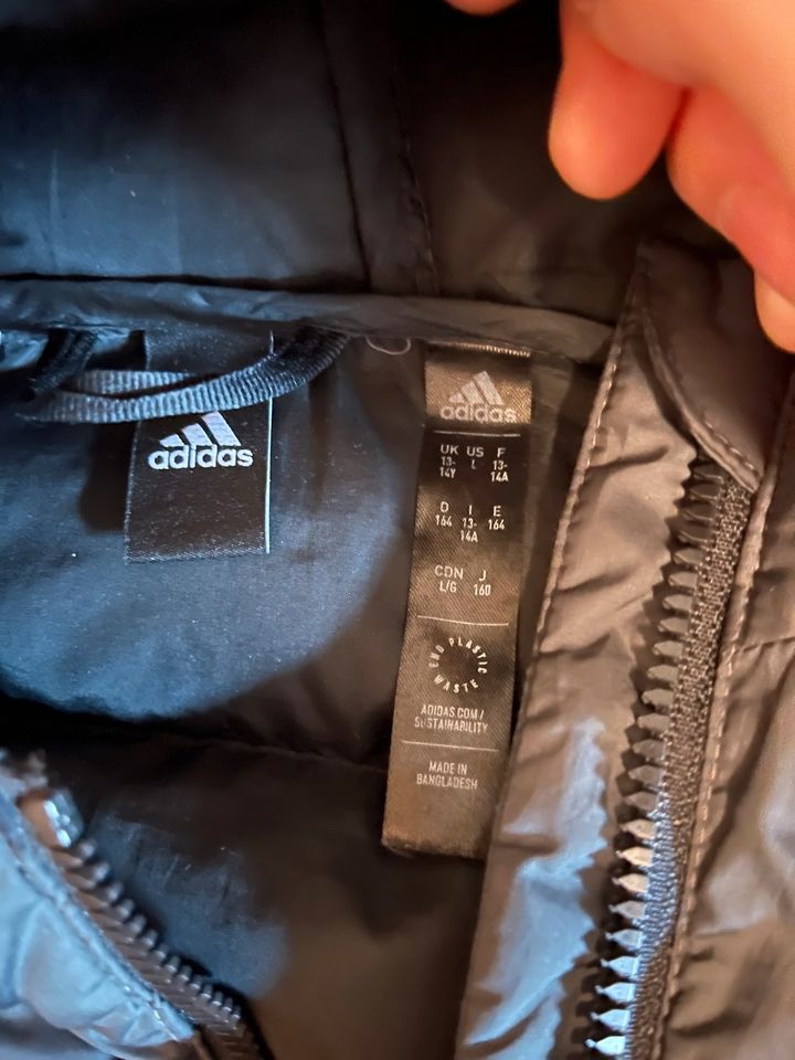 Adidas Jacke in Oberhausen