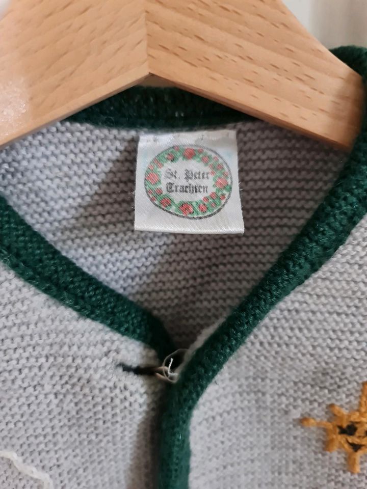 Strickjacke Tracht (Größe: 74/80) in Radebeul