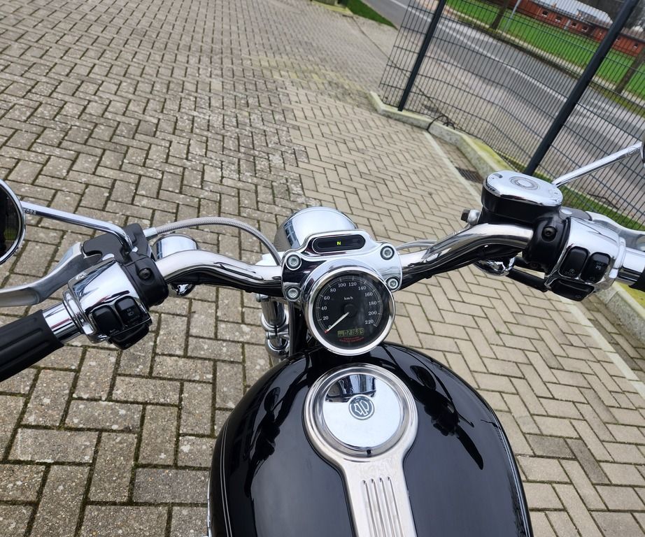 Harley-Davidson XL 1200 C SPORTSTER CUSTOM AMC AUSP+ HELM in Bawinkel