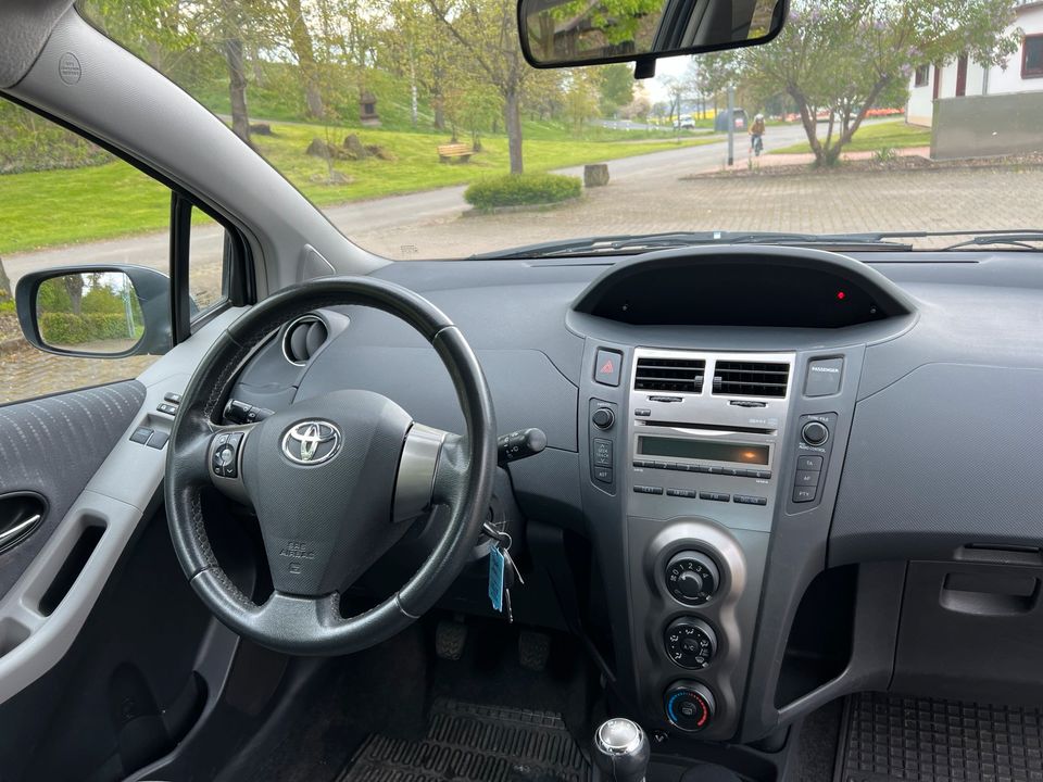 Toyota Yaris 1.33 VVT-i Sol mit Klima in Wollbrandshausen