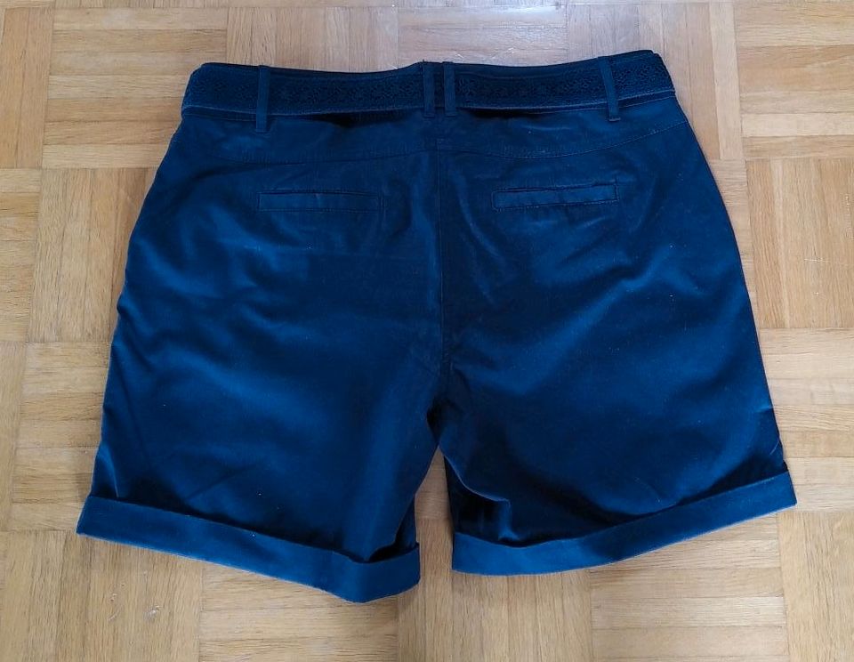 TCM Tchibo - dunkelblaue Shorts, Gr. 42 NEU in Bad Vilbel