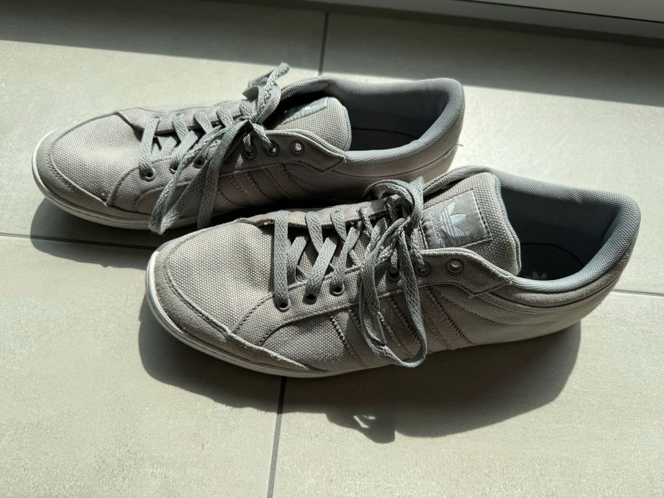 Sneaker Schuhe: Adidas Plimcana Low  - Größe 46 - Grau in Leingarten