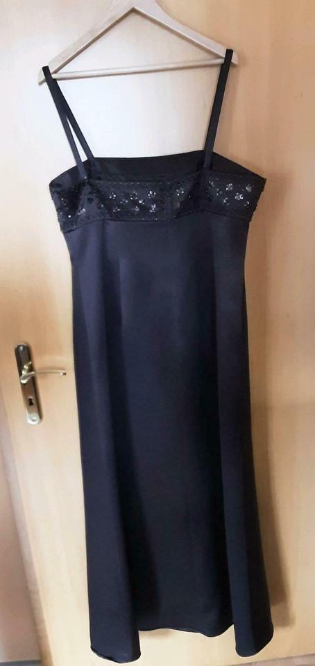 Abendkleid mit Pailletten Stickerei und Bolero Jäckchen in Hamburg
