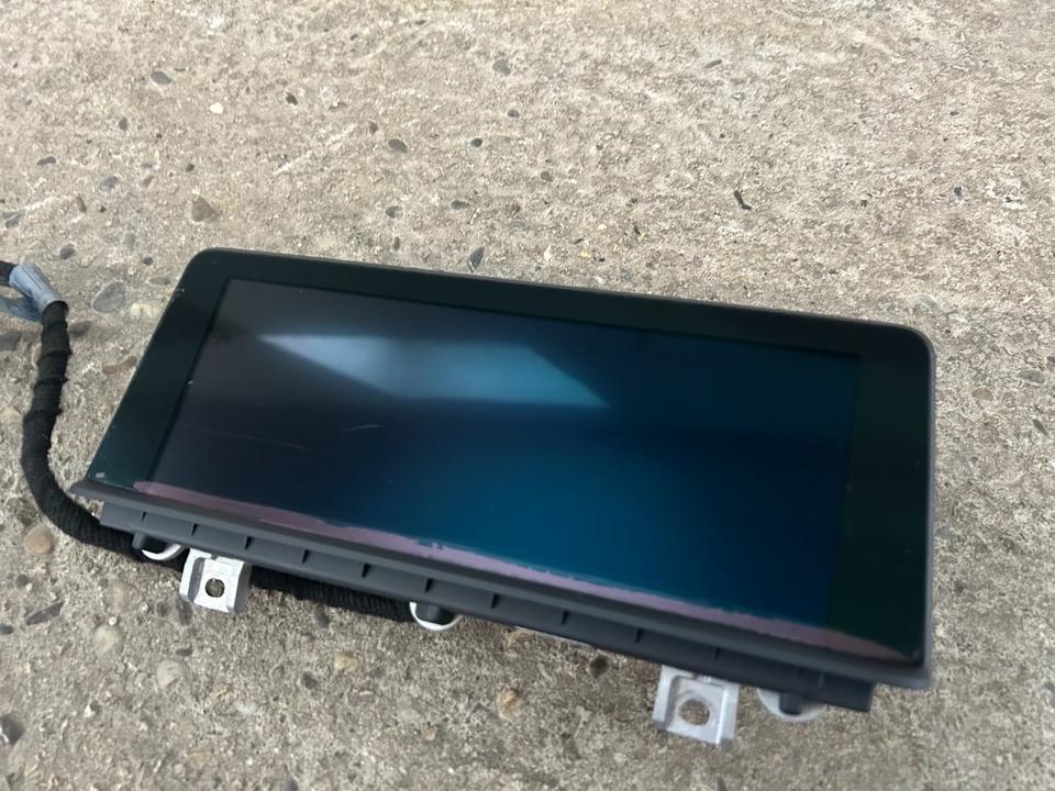 BMW 1er F20/F21 2er F22 Navi Professional Display/CID 8,8 Zoll in Velden Mittelfr.