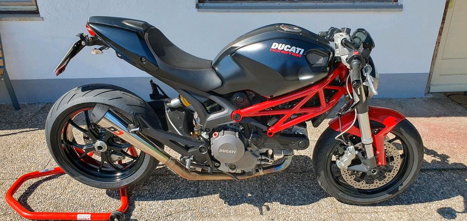 Ducati Monster 796 in Holzkirchen