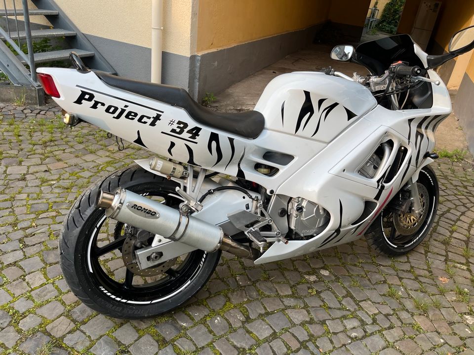 Honda CBR 600 F, Tüv neu , Reifen neu , Öl & Filter neu in Gelsenkirchen