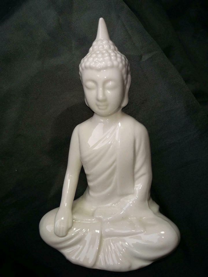 Feiner Buddha Porzellan Keramik Thailand Laos Myanmar Asiatika in Schönwalde (Vorpommern)