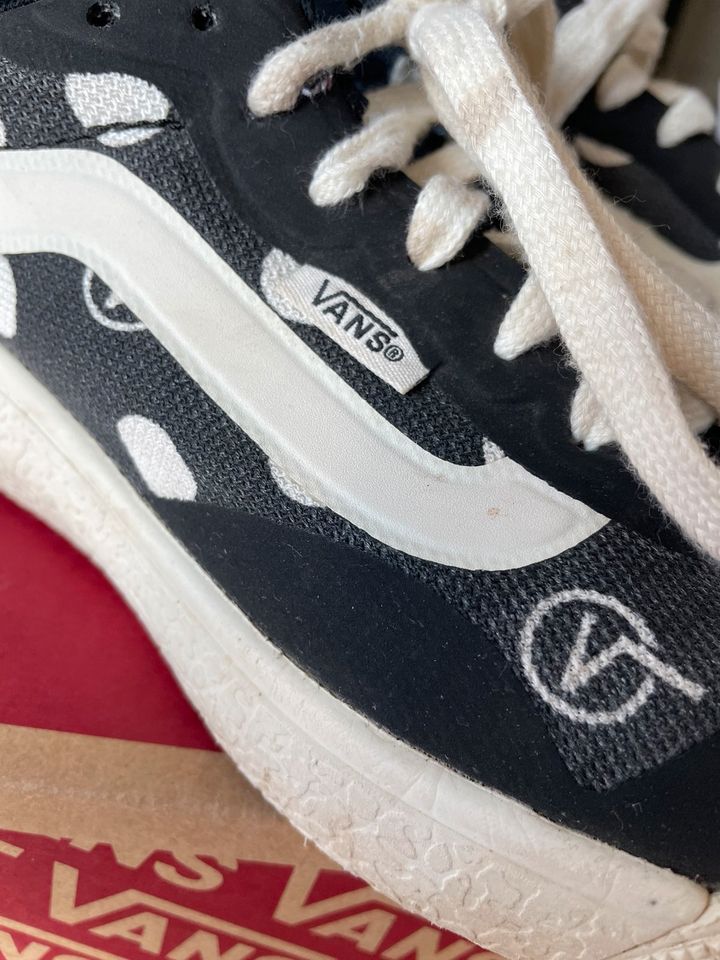 VANS, Gr. 38, Polka V-Dot, schwarz-weiß in Kirchhain