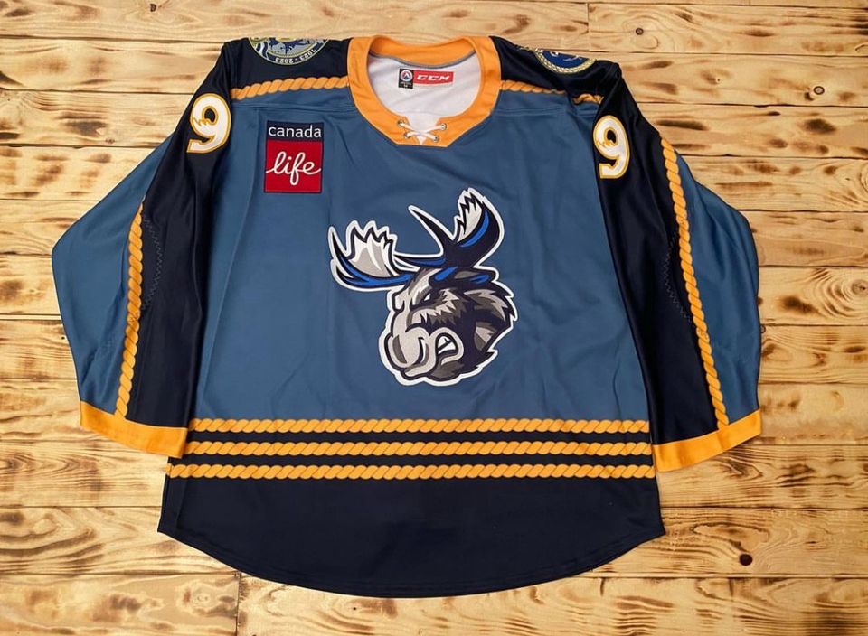 Leon Gawanke Game Worn Manitoba Moose Jerseys Adler Mannheim in Berlin