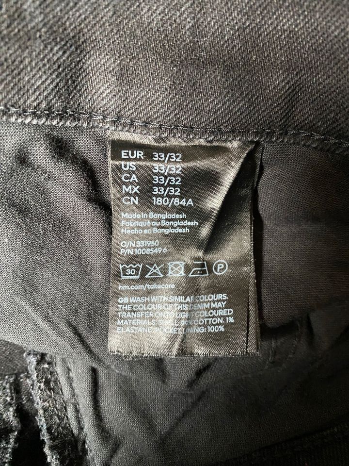 H&M Jeans | schwarz | 33/32 | regular fit in Gotha