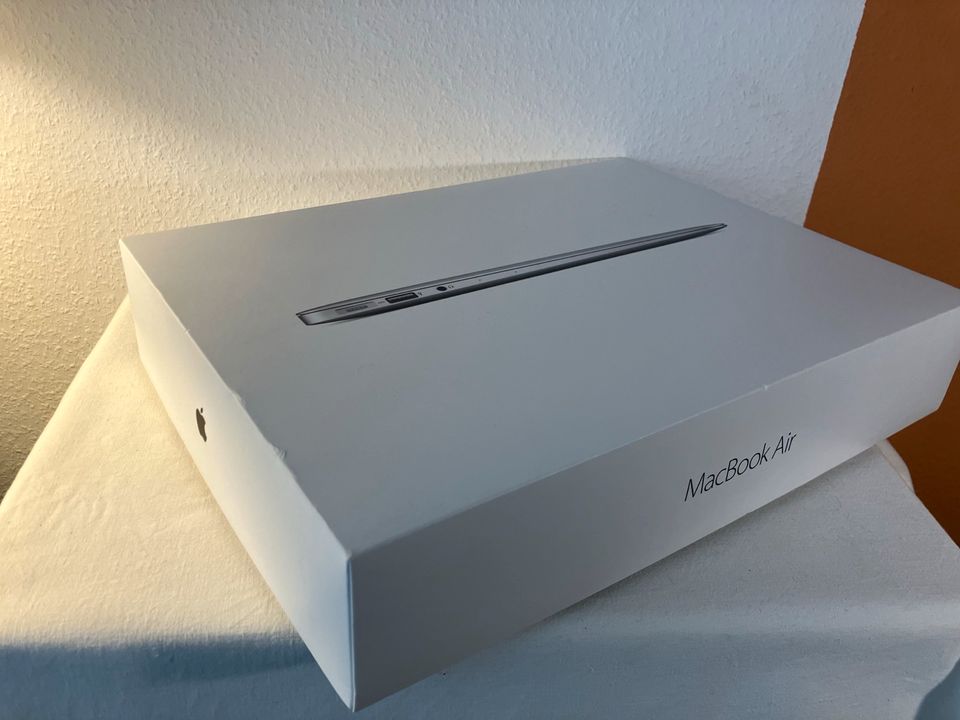 MacBook Air (13", Anfang 2015) OVP in Kenzingen