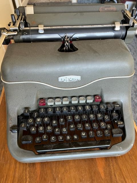 Matura Schreibmaschine von Triumph in Köln